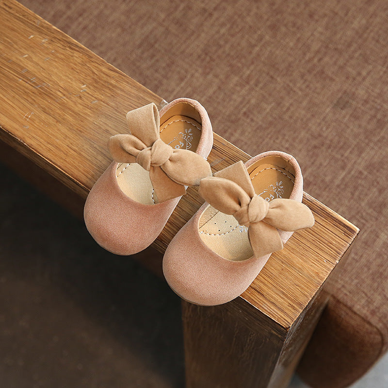 Spring and autumn model baby leather shoes Little princess soft bottom 1-3T old love bow girl can not afford to fall shoes