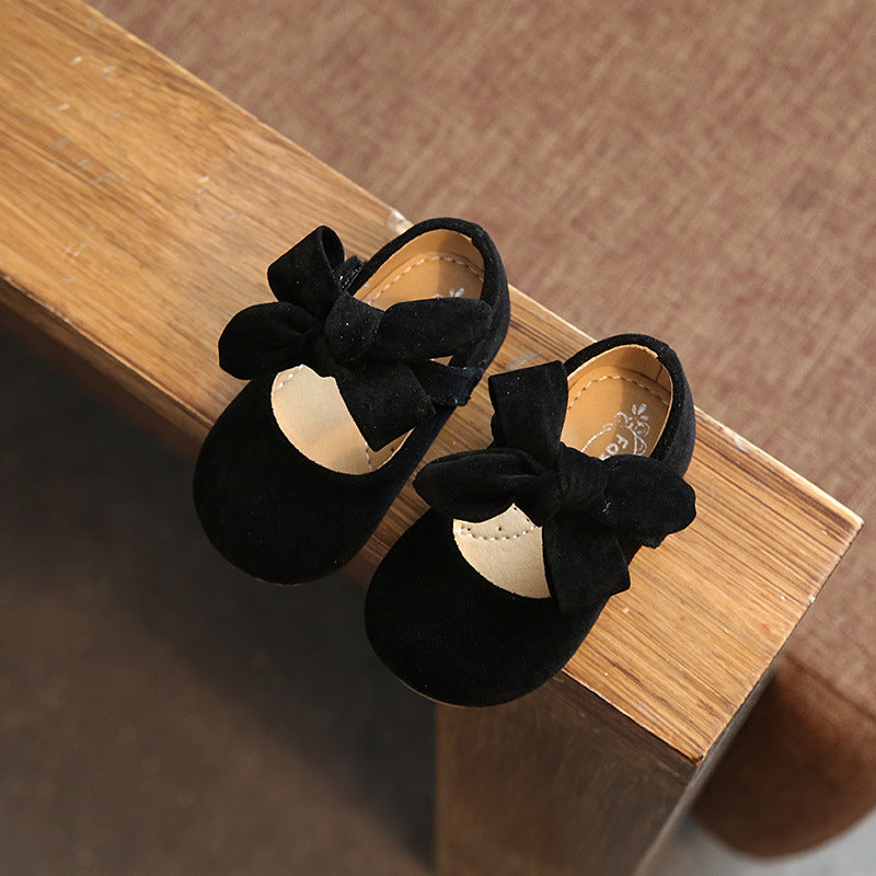 Spring and autumn model baby leather shoes Little princess soft bottom 1-3T old love bow girl can not afford to fall shoes